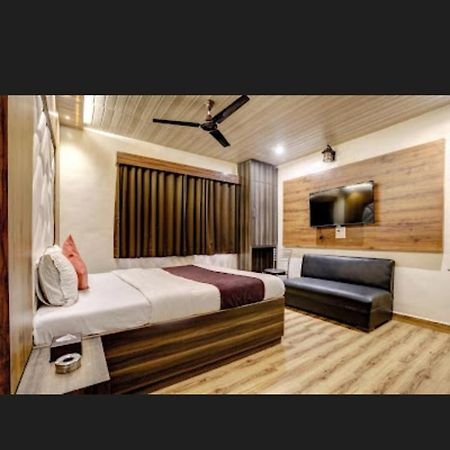Hotel Green Park ムンバイ エクステリア 写真
