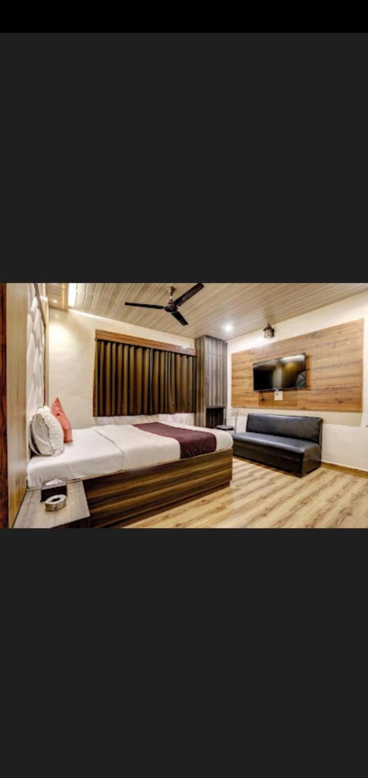 Hotel Green Park ムンバイ エクステリア 写真